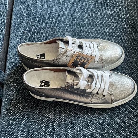FRYE Womens 7.5 Metallic Silver Pewter Flats Gia Low Top Lace Leather Sneakers - Picture 2 of 7